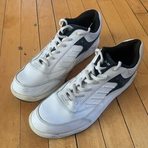 White Dunlop Sports Bowling Shoes Size 9.5
